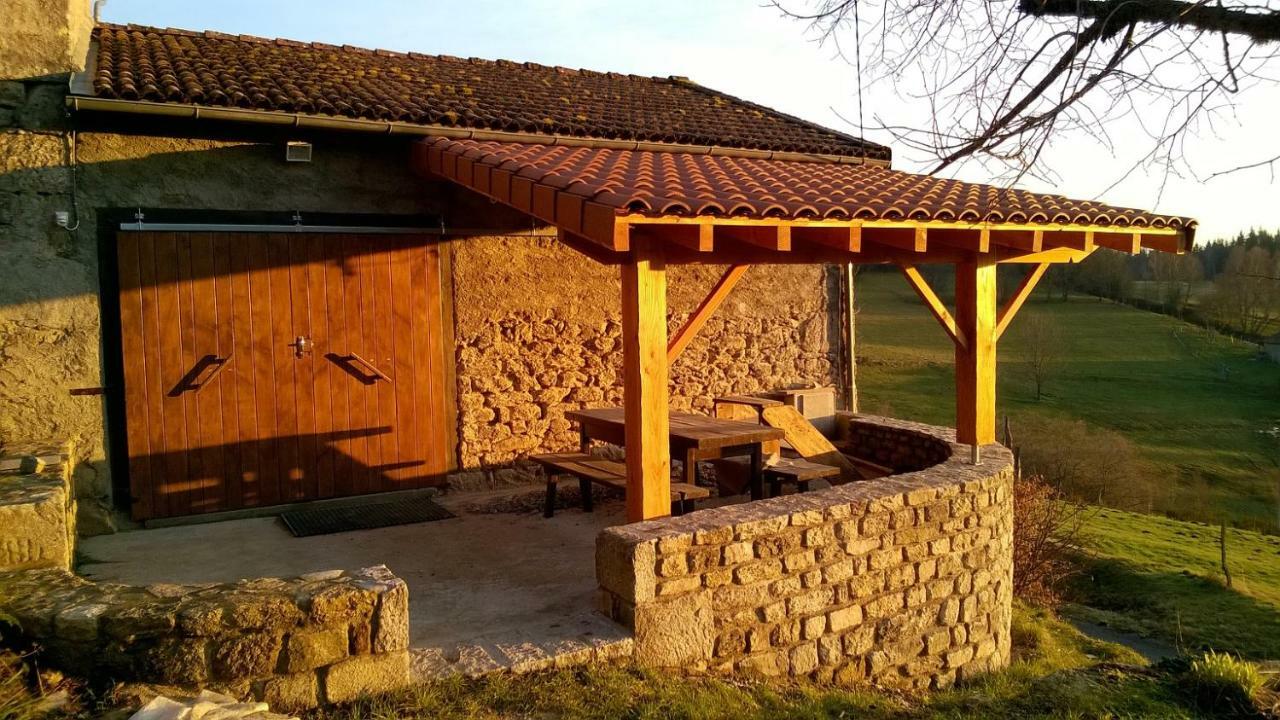 Gite " Oree Des Bois" Vertolaye Exterior foto